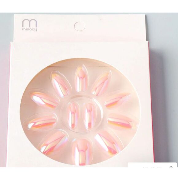 Princess Press on Nails in Iridescent Pearl - Picture 1 of 1